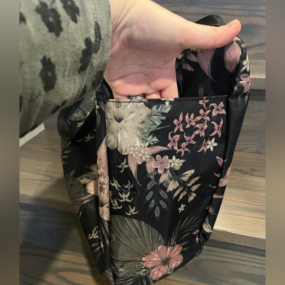 Pull&Bear Black Floral Travel Overnighter Bag - Picture 7 of 14